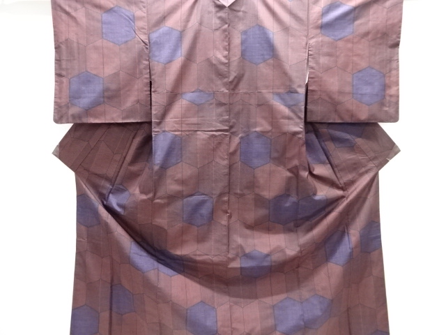 縞に亀甲模様織り出し本場泥大島紬着物(5マルキ)